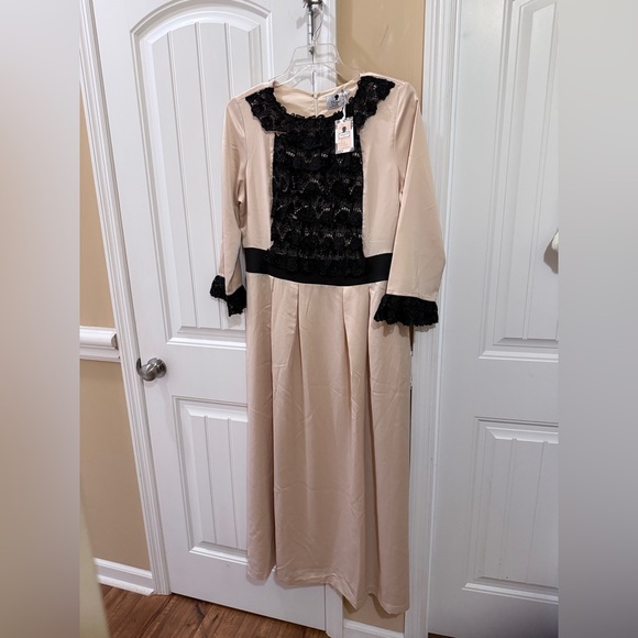 Dainty Jewells Dresses & Skirts - Dainty Jewells Cream Dress with Black Lace Overlay